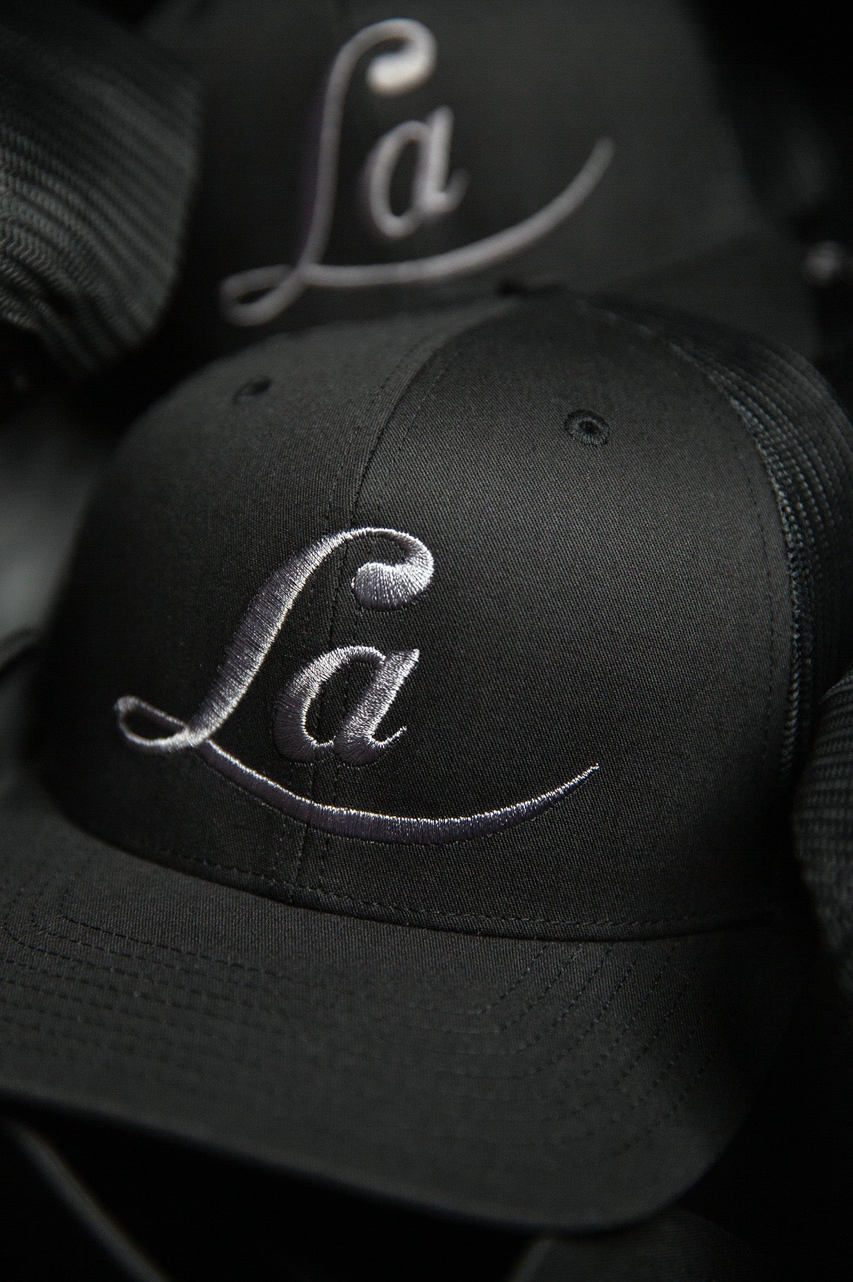 LA SCRIPT 6-PANEL TRUCKER